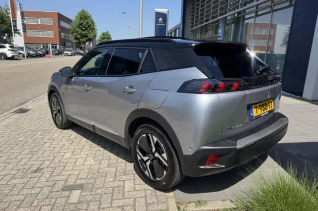Peugeot e-2008 (2023) thumbnail 4