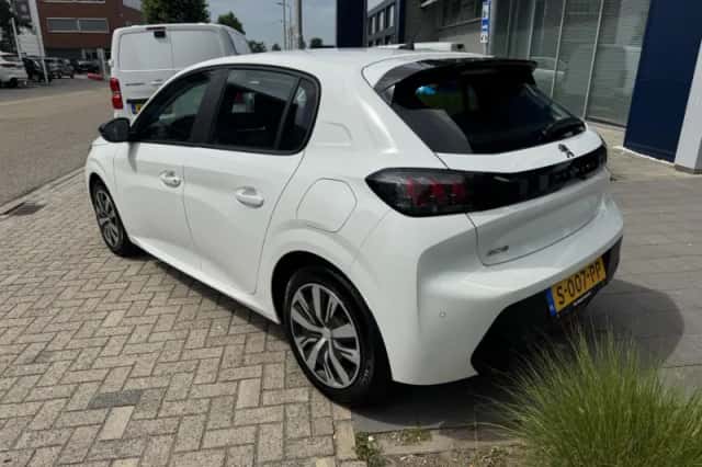 Peugeot 208 (2023) thumbnail 4