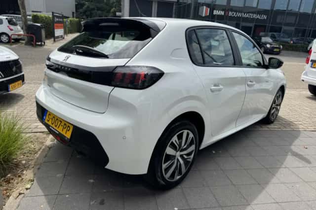 Peugeot 208 (2023) thumbnail 5