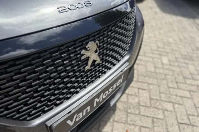 Peugeot 2008 (2022) thumbnail 5