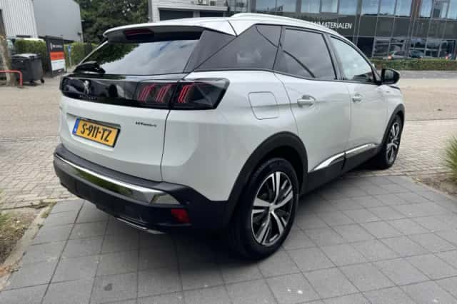 Peugeot 3008 (2021) thumbnail 5