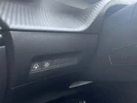 Peugeot e-2008 (2022) thumbnail 22