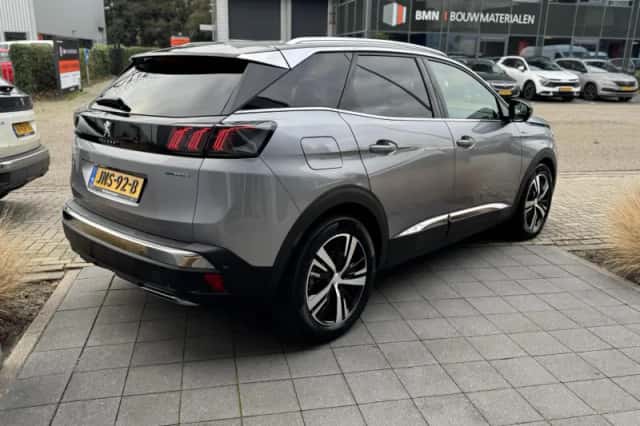 Peugeot 3008 (2023) thumbnail 4