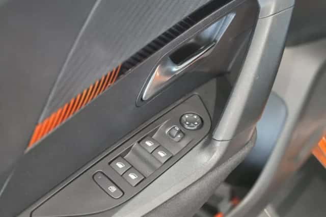 Peugeot 2008 (2022) thumbnail 6
