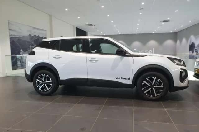 Peugeot 2008 (2024) thumbnail 4