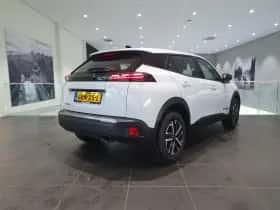 Peugeot 2008 (2024) thumbnail 4
