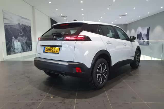 Peugeot 2008 (2024) thumbnail 5