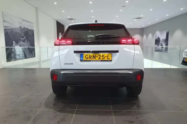 Peugeot 2008 (2024) thumbnail 6