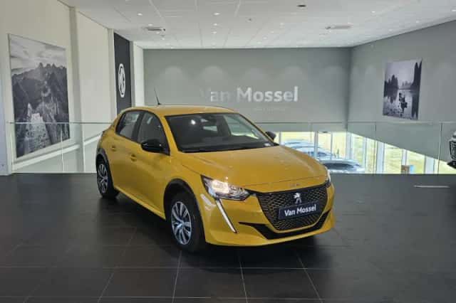 Peugeot e-208 (2023) thumbnail 4