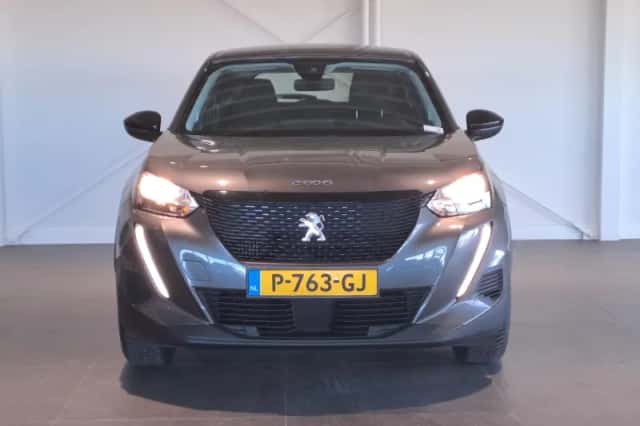 Peugeot 2008 (2022) thumbnail 3