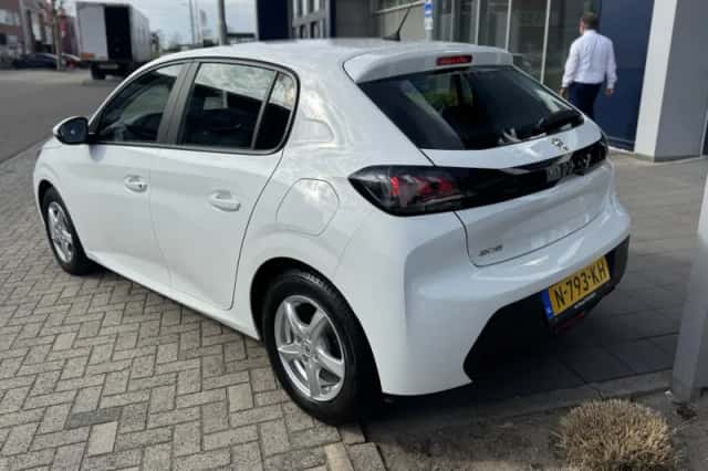 Peugeot 208 (2021) thumbnail 3