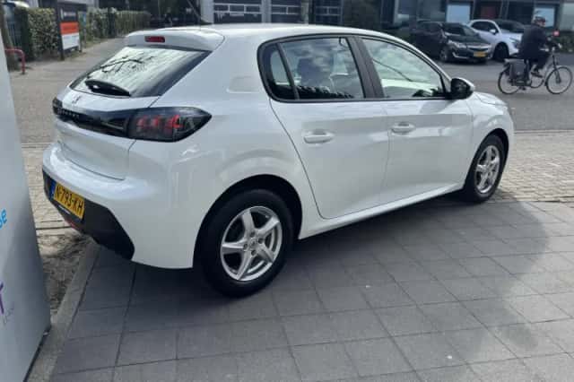 Peugeot 208 (2021) thumbnail 4