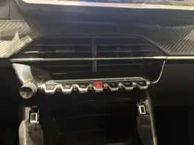 Peugeot 2008 (2021) thumbnail 23