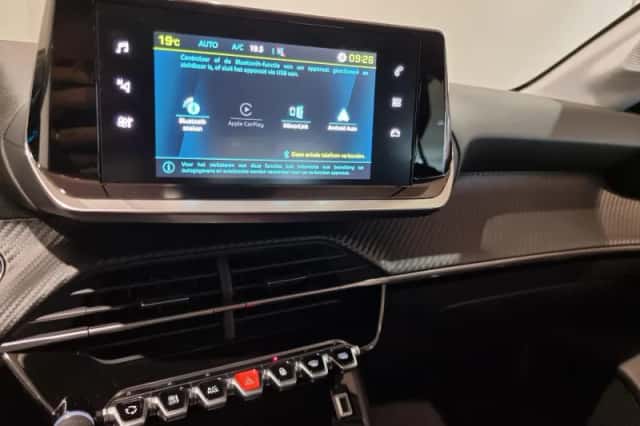 Peugeot e-208 (2023) thumbnail 5