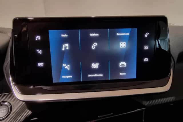 Peugeot e-208 (2023) thumbnail 6