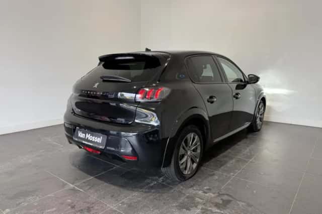 Peugeot e-208 (2023) thumbnail 4
