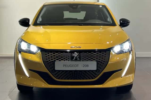 Peugeot e-208 (2023) thumbnail 2