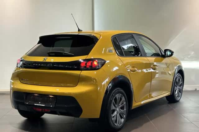 Peugeot e-208 (2023) thumbnail 4
