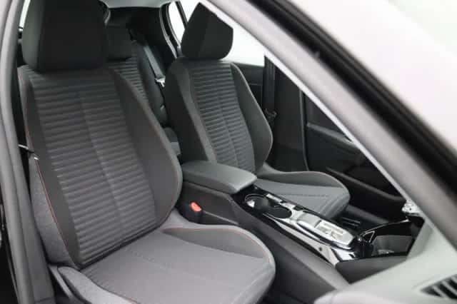 Peugeot e-208 (2023) thumbnail 2