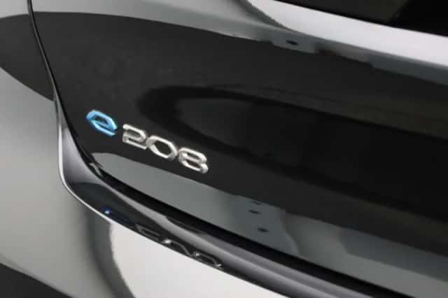 Peugeot e-208 (2023) thumbnail 5