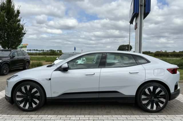 Polestar 4 (2025) thumbnail 3