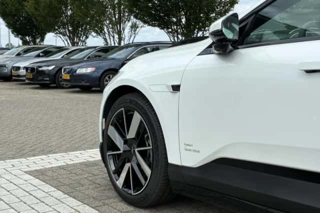 Polestar 4 (2025) thumbnail 4