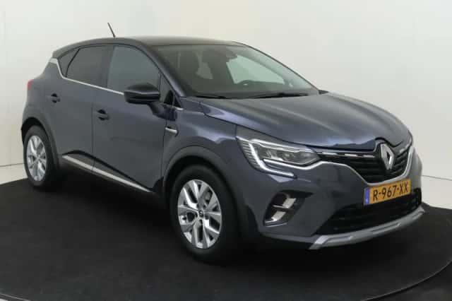 Renault Captur (2022) thumbnail 2