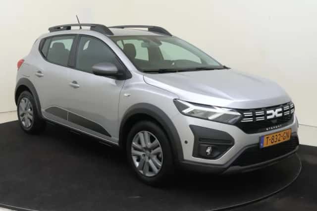 Dacia Sandero Stepway (2023) thumbnail 2