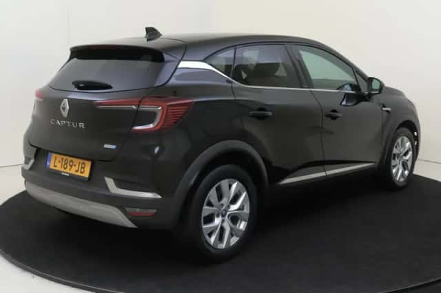 Renault Captur (2021) thumbnail 4