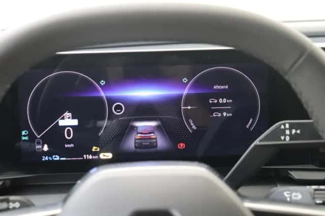 Renault Mégane E-Tech (2023) thumbnail 4