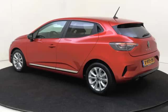 Renault Clio (2024) thumbnail 3