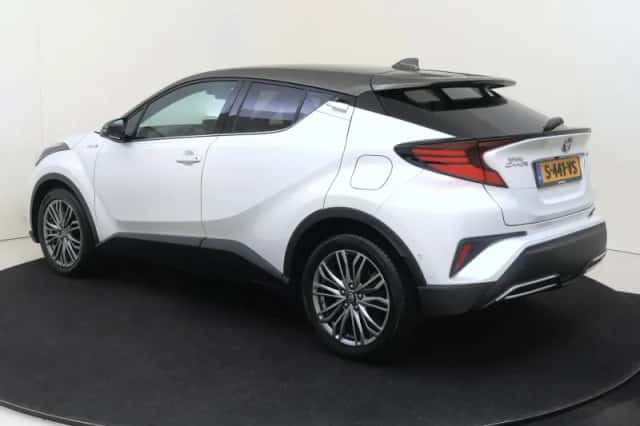 Toyota C-HR (2021) thumbnail 3