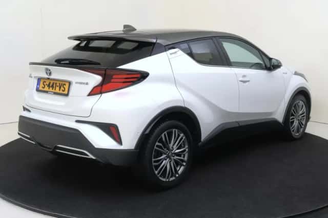 Toyota C-HR (2021) thumbnail 4