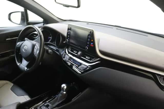 Toyota C-HR (2021) thumbnail 5