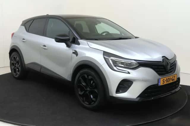 Renault Captur (2023) thumbnail 2