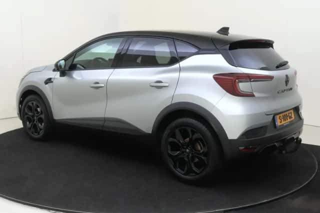 Renault Captur (2023) thumbnail 3