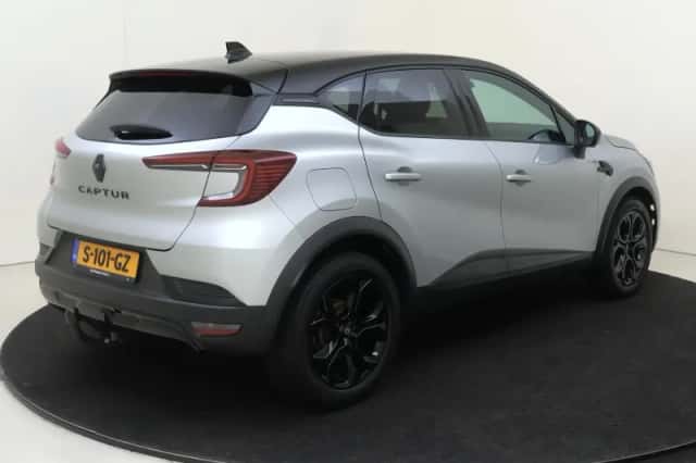 Renault Captur (2023) thumbnail 4