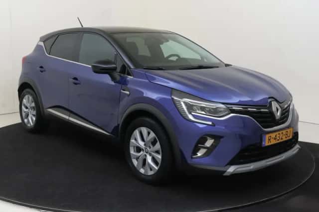 Renault Captur (2022) thumbnail 2