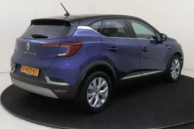 Renault Captur (2022) thumbnail 4