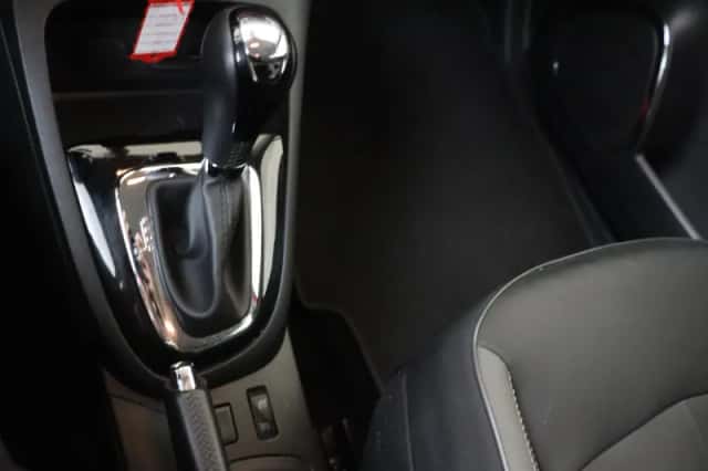 Renault Captur (2015) thumbnail 15