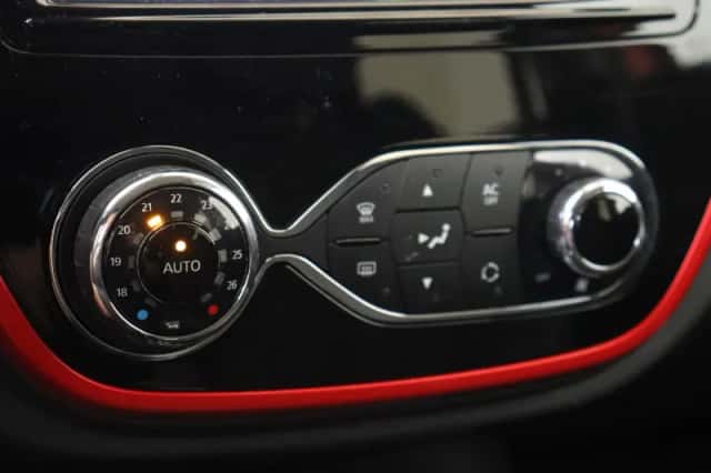 Renault Captur (2015) thumbnail 19