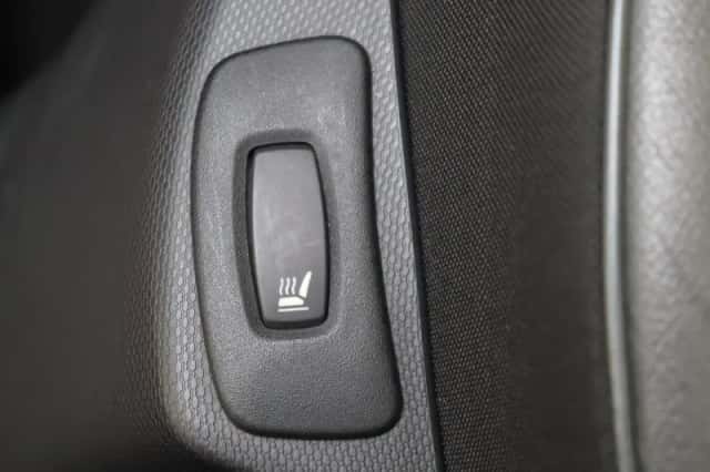 Renault Captur (2015) thumbnail 25