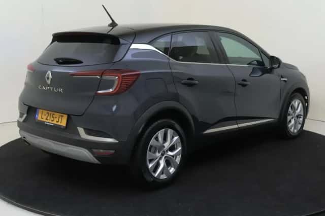 Renault Captur (2021) thumbnail 4