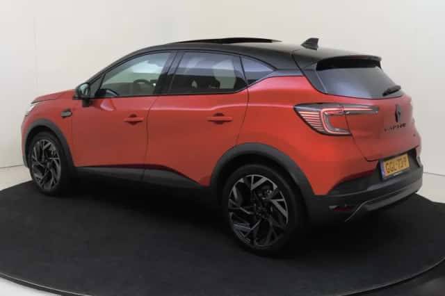 Renault Captur (2024) thumbnail 3