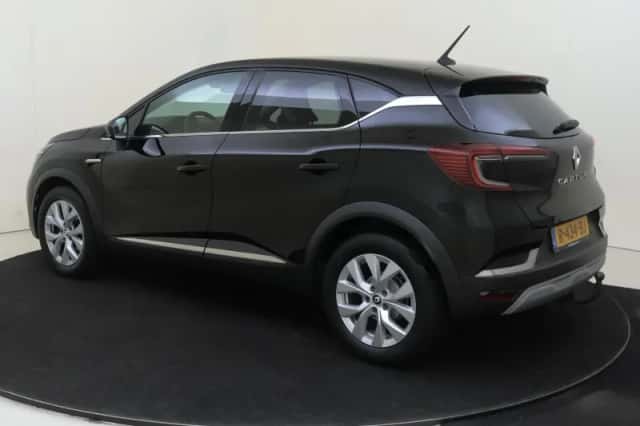 Renault Captur (2022) thumbnail 3