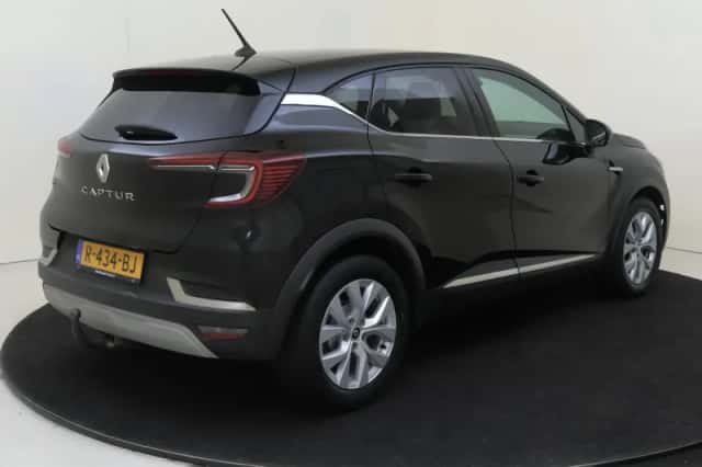 Renault Captur (2022) thumbnail 4