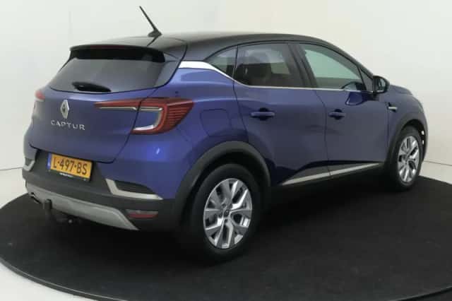 Renault Captur (2021) thumbnail 4