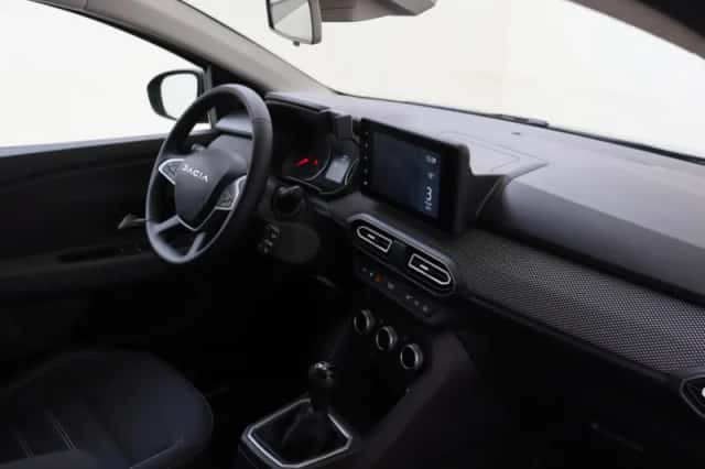 Dacia Sandero (2025) thumbnail 4