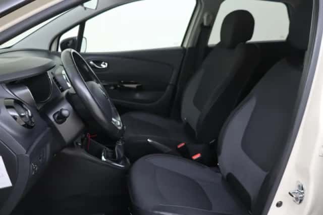Renault Captur (2016) thumbnail 11