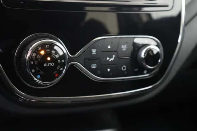 Renault Captur (2016) thumbnail 19